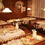 Hauserhof Гостевой дом *