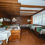 Hauserhof Гостевой дом *