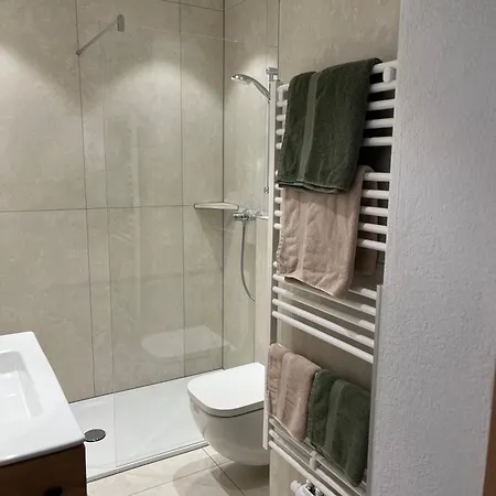 Hauserhof بيت ضيافة